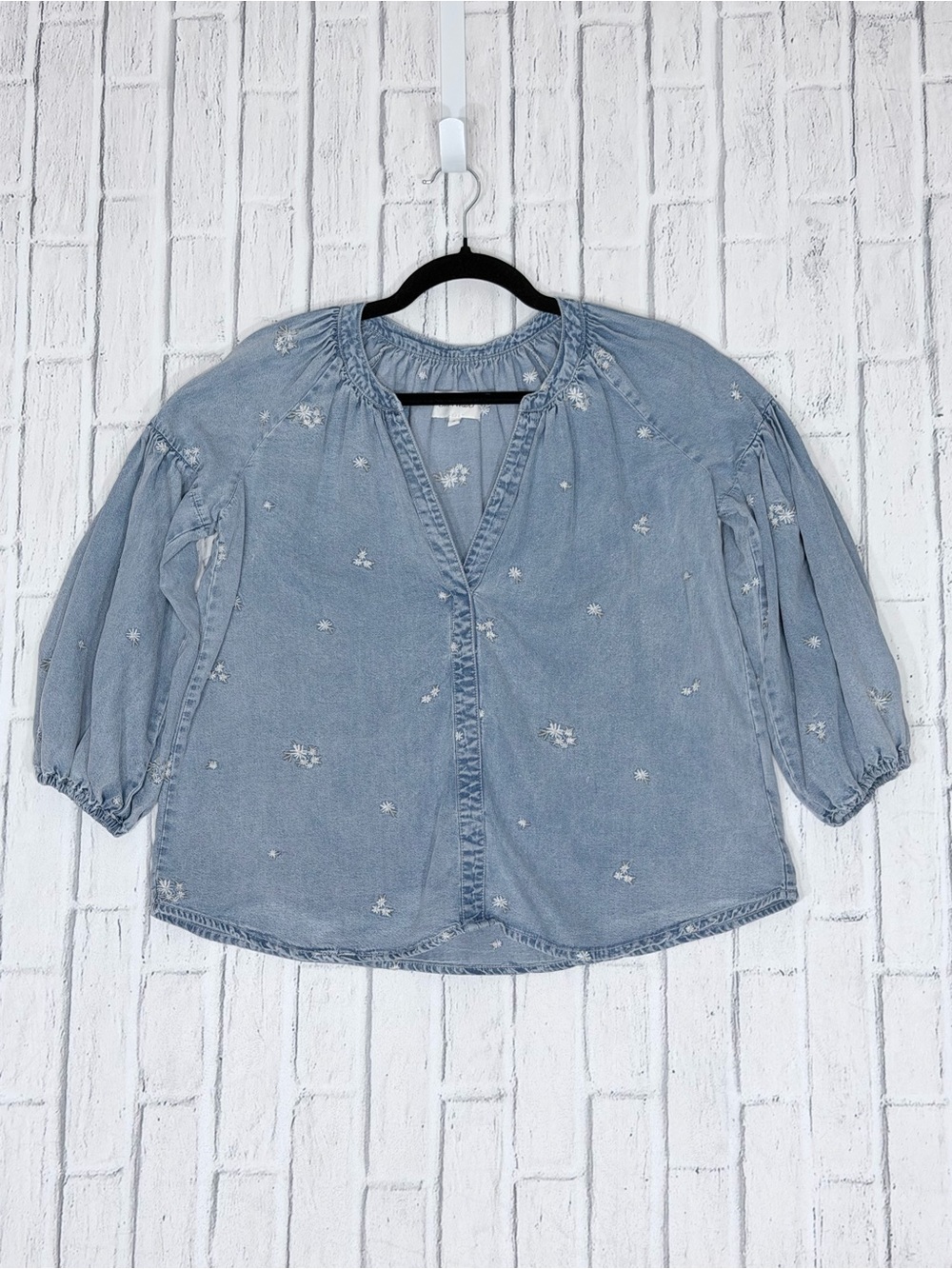 🌼 Driftwood Embroidered 100% Lyocell Chambray Peasant Blouse Size S